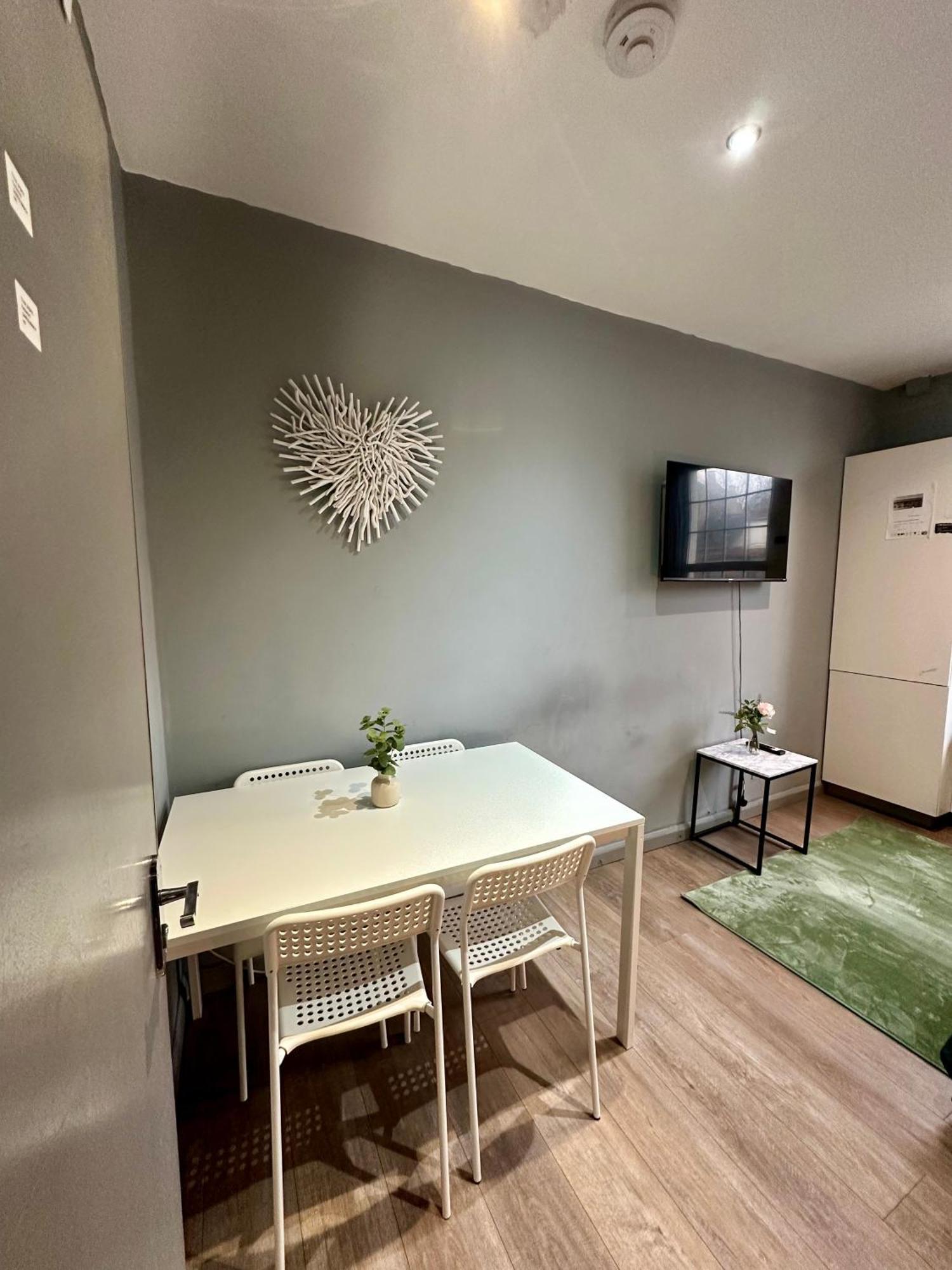 Spacious 3 Bedroom Flat In Kings Cross, St 159 런던 외부 사진